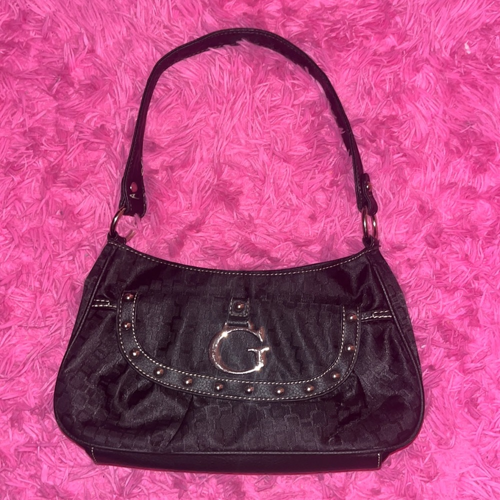 BLACK GUESS SHOULDER PURSE